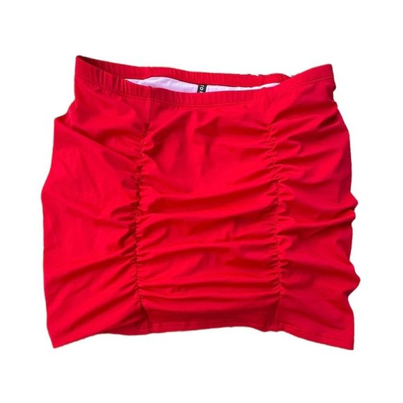 Torrid hiskirt red ruched swim bottoms NWOT - Picture 1 of 7